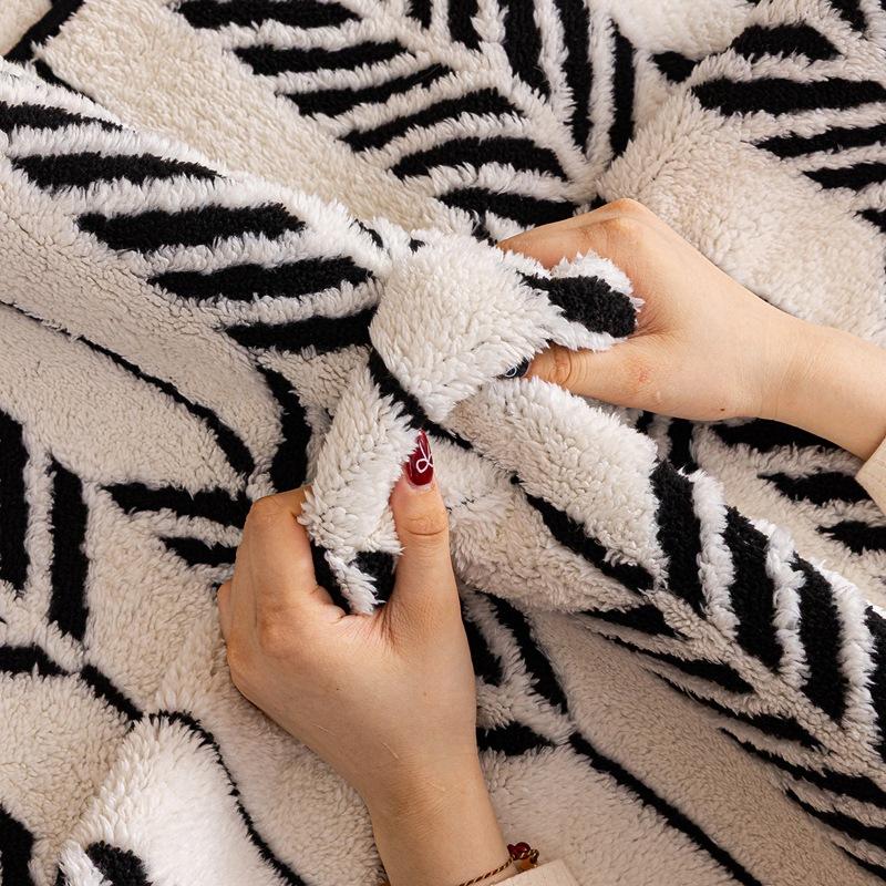 New Sofa Cover Fabric For Autumn And Winter Anti Slip Soft And Delicate Sofa Cushion Cover Wear-Resistant Simple And Modern