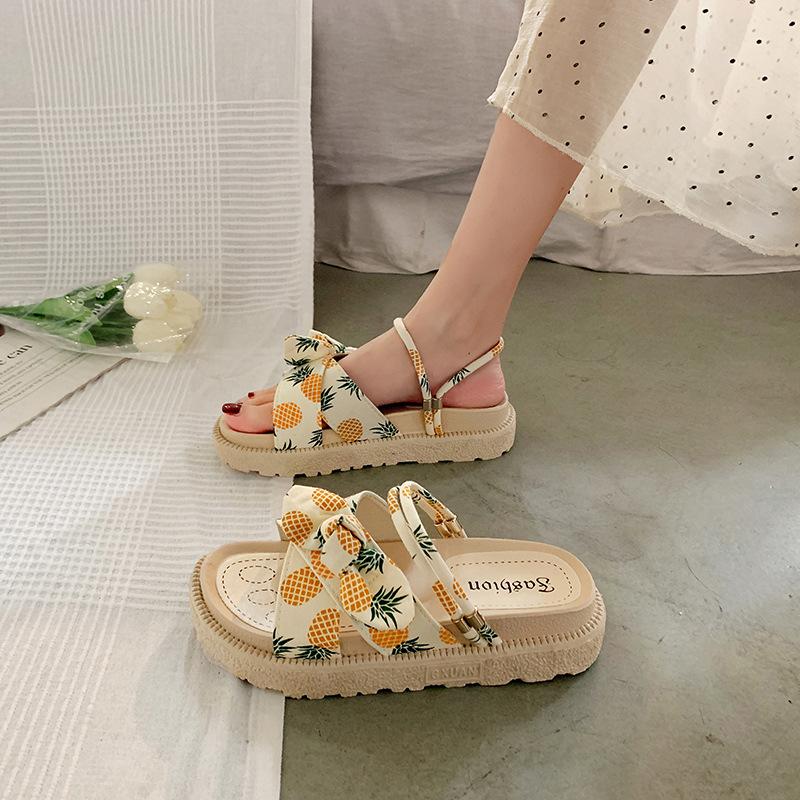 

Fairy wind platform Roman sandals female summer flat sandals 2025 new popular fashion soft-soled beach shoes 40