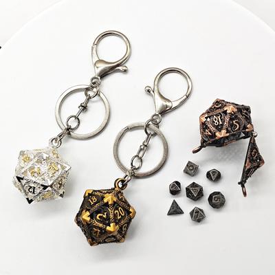 1PC Mini 6MM Metall Flying Dragon Skelett Würfel Schlüsselanhänger Anhänger Set Polyhedral Farben