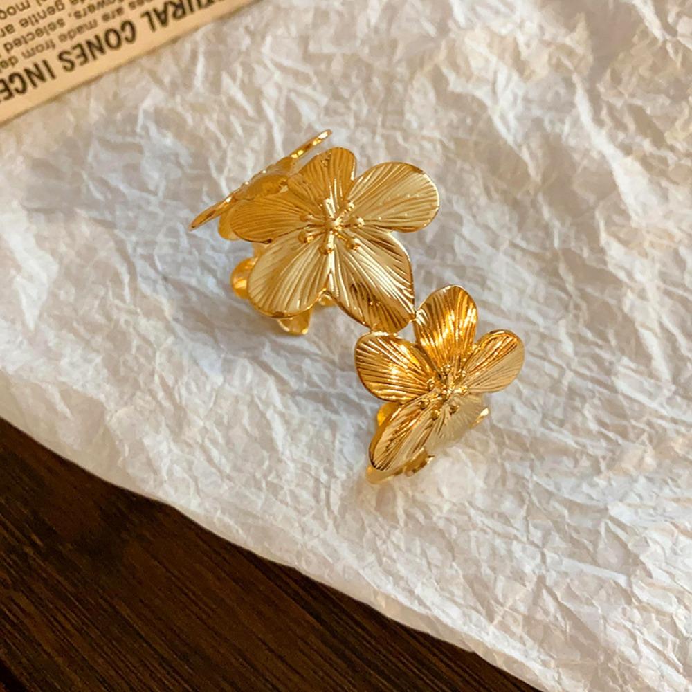 European and American Simple Bracelets, Arm Rings, Niche Cold Wind Temperament Bracelets, High-end Sense and Versatile Jewelry.