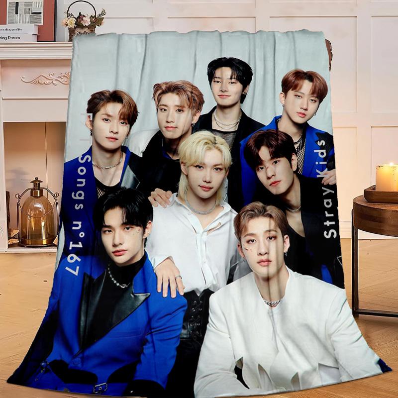 1PC K-pop Group Poses Flannel Blanket Gift, Suitable for Both Men And Women, Soft Ideal for Beds And Sofa, Birthday Or Christmas Gift