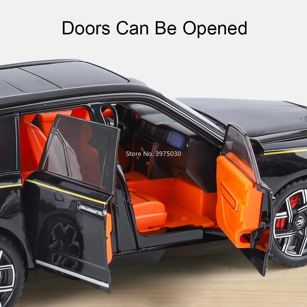1:24 Alloy Rolls Royce Cullinan XM Model Diecast Toys Cars 6 Doors Opened Vehicles Pull Back Light Music Miniature Car Kids Gift