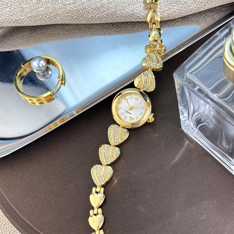 Fashion Heart-shaped Bracelet Ladies Watch Alloy Strap Rhinestone Inlaid Quartz Watch for Women Wristwatches Clock Montre Femme