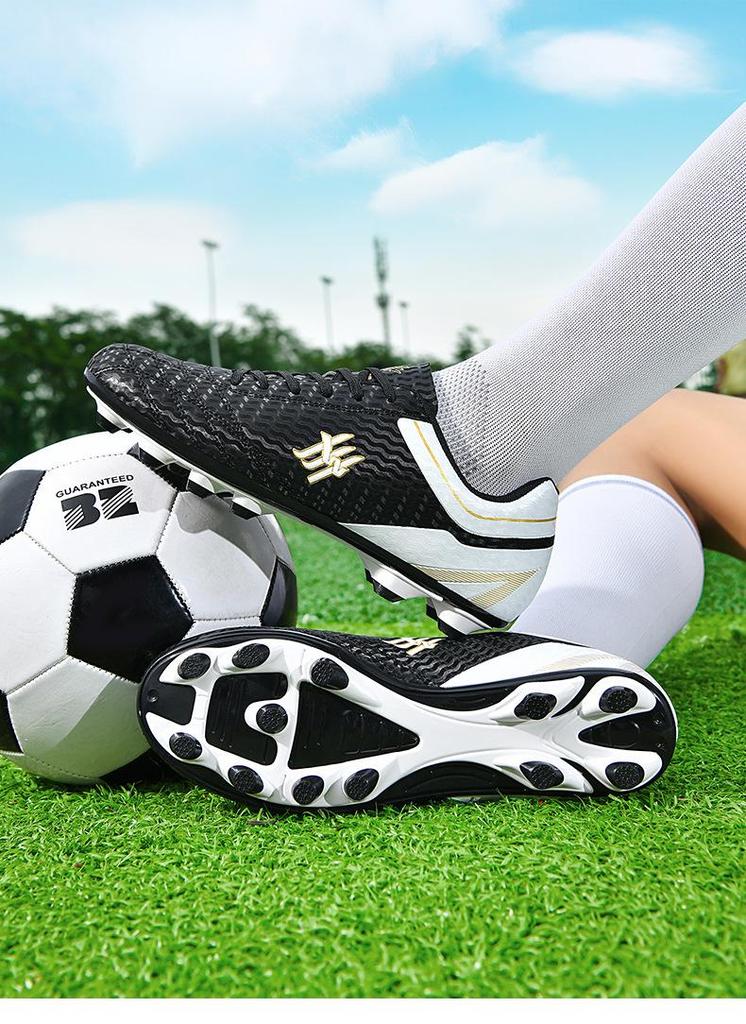 Professional Youth Futsal Low-Top Lace-Up Football Shoes with Long Studs