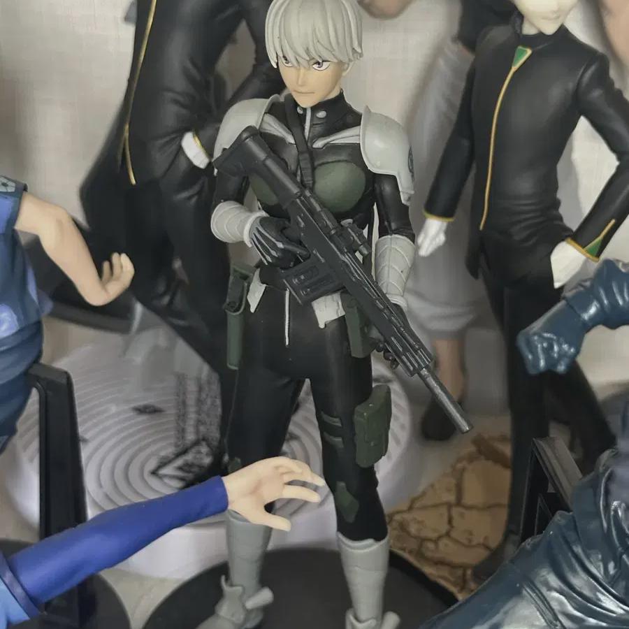 

Монстр Нет. 8 фигурок Рено продаются