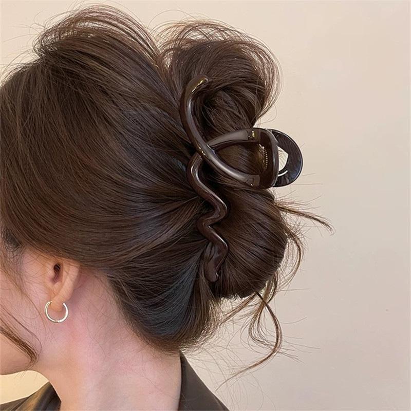 Retro Wavy Grab Clip Women's New High-end Hair Clip Back of the Head Large Hair Volume Big Shark Clip Headwear