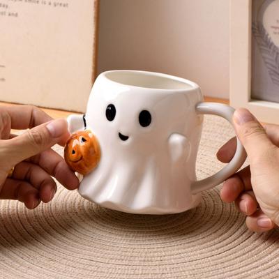 1/2 Adet 600ml Su Bardağı 3D Efektli Hayalet Balkabağı Tutuyor Tasarımlı Seramik Kupa Ev Bar Mutfak Restoran İçecek Kabı