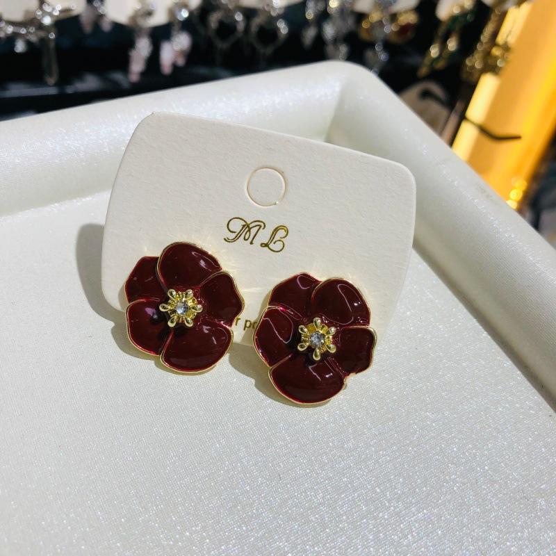 Śliczne proste małe białe kolczyki z kwiatami dla kobiet na imprezę Złote akrylowe kolczyki z motywem roślinnym i kwiatowym na wesele Elegancka koreańska biżuteria