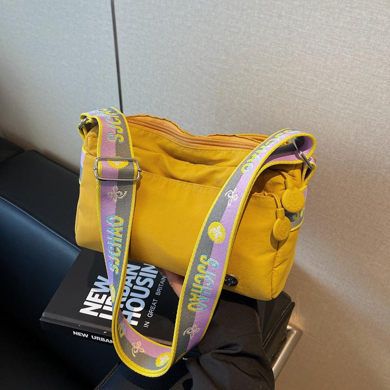 Niche pillow bag women's summer new casual shoulder commuter bag versatile sports messenger cloth bag