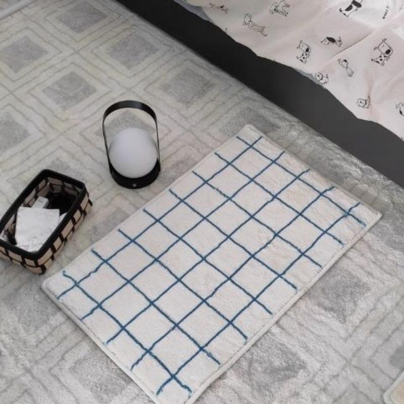 

Simple plaid bedroom imitation cashmere floor mat, bedside mat, children s room mirror small carpet, bathroom door absorbent mat 40x60cm15.7x23.6in