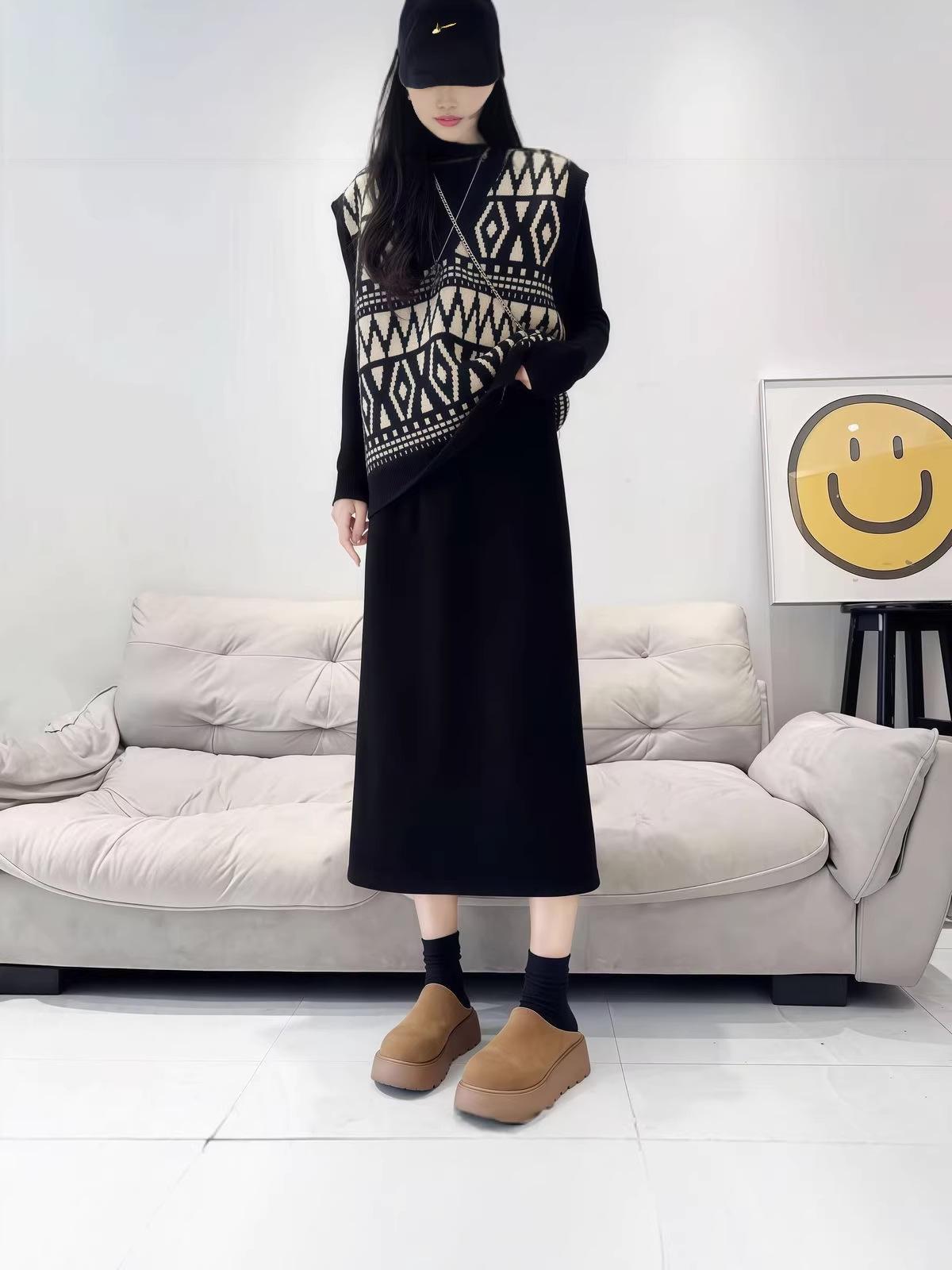 

Winter 2025 Super Slimming Velvet Midi Skirt with Back Slit M 90-110 lbs чёрный