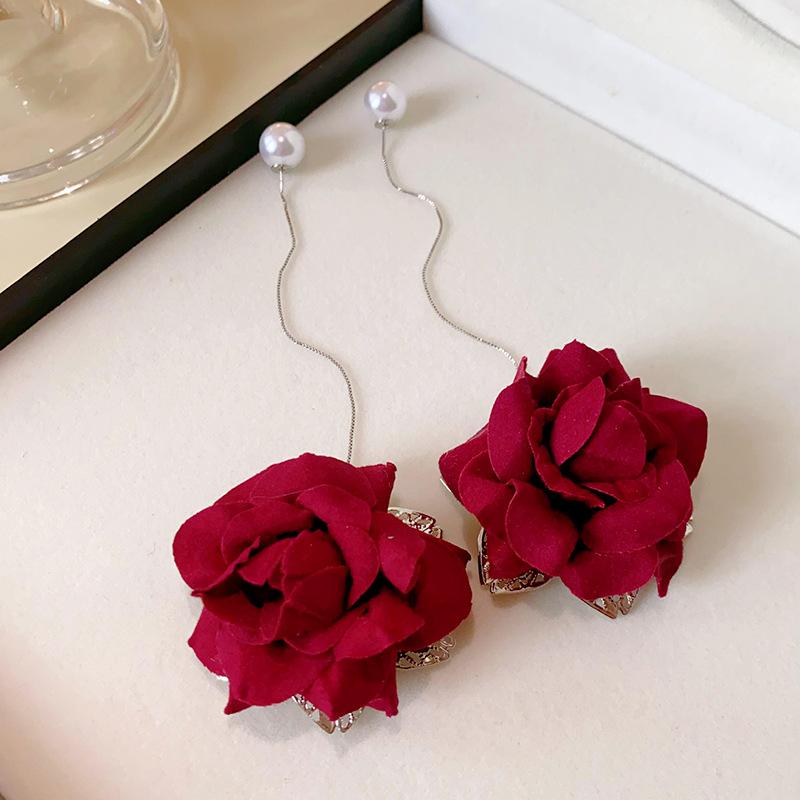 Silver needle fabric flower artificial pearl earline personalized fashion retro long earrings light luxury high-end earrings women