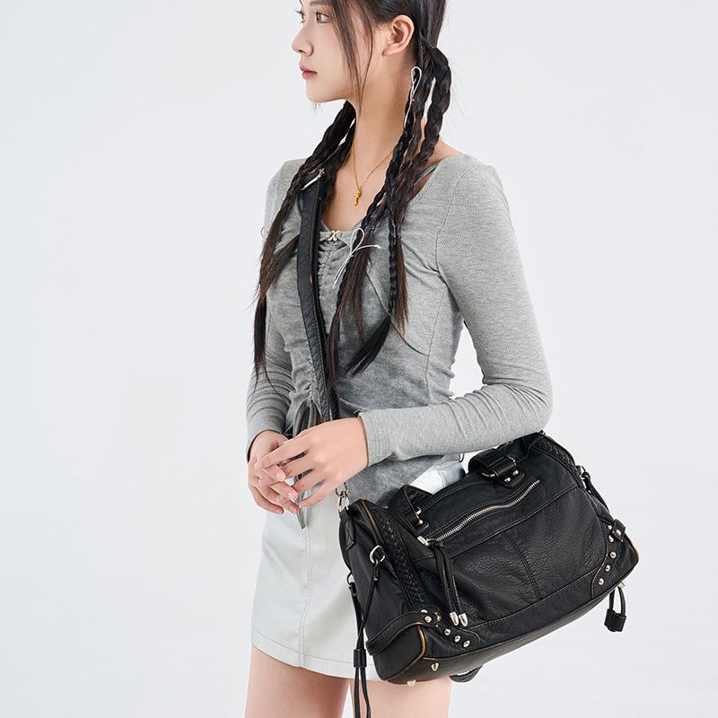Fashionable Women's Rivet Tote Bag, Retro Washed Water Spicy Girl Commuting Single Shoulder Crossbody Motorcycle Bag
