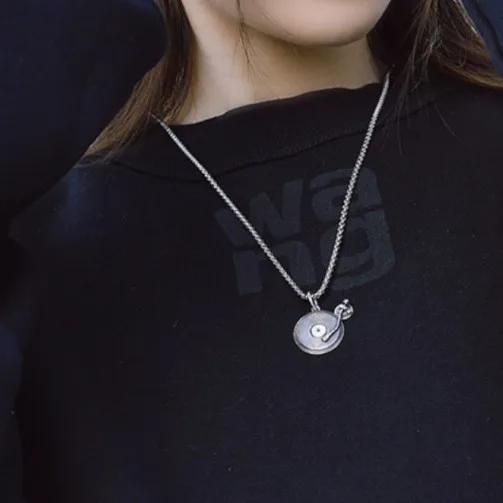 Hip Hop Vinyl Record Player Pendant Necklace, Trendy Couple Style, Personalized Versatile Sweatshirt Chain