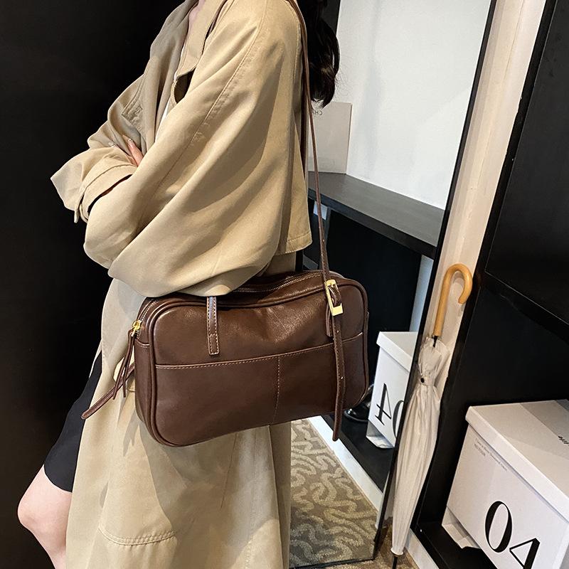 Temperament Shoulder Bag Large Capacity Briefcase Women'S Retro Commuter Boston Armpit Bag