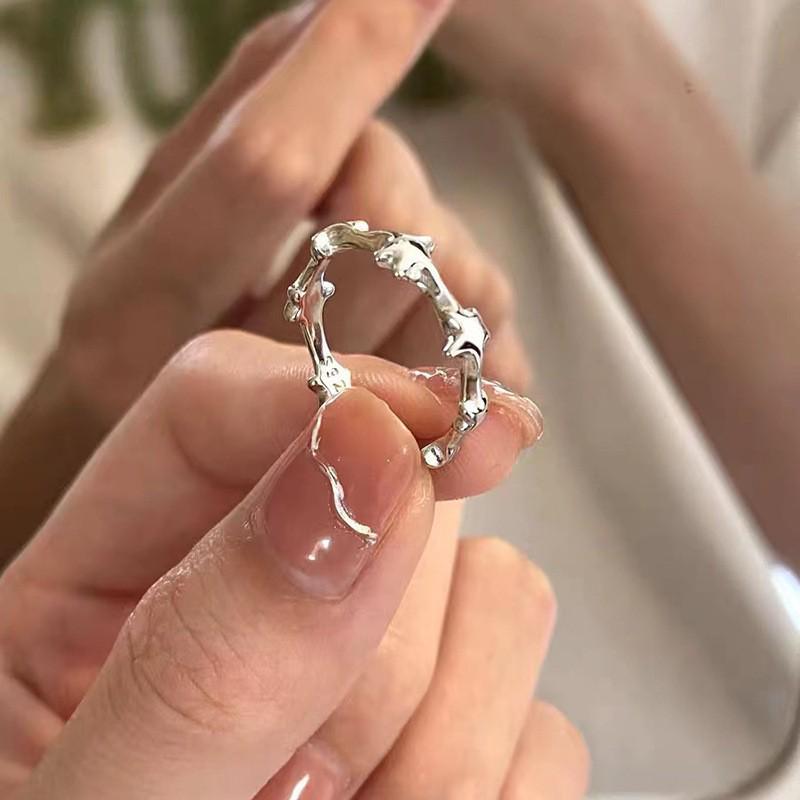 Nastavitelný Geometrický Prsten s Černým Zirkonem pro Ženy – Stylový, Špičkový, Trendy Design s Jedinečnou Osobností