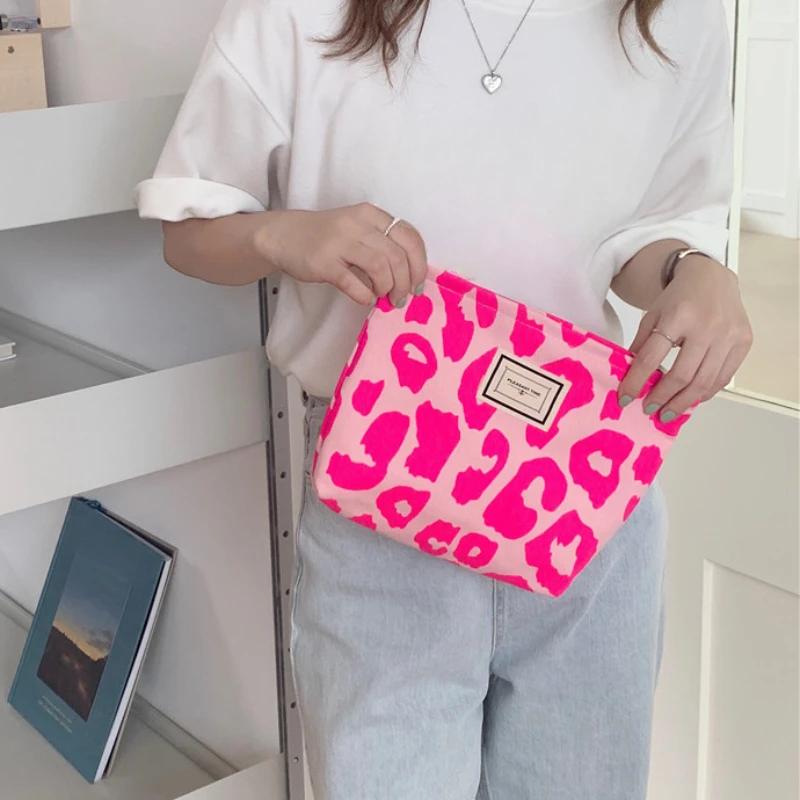 Leopard Print Cosmetic Bag Fashion Daily Clutch Makeup Bag Pouch Large Capacity Travel Toiletry Organizer Cosmetic Storage Bag