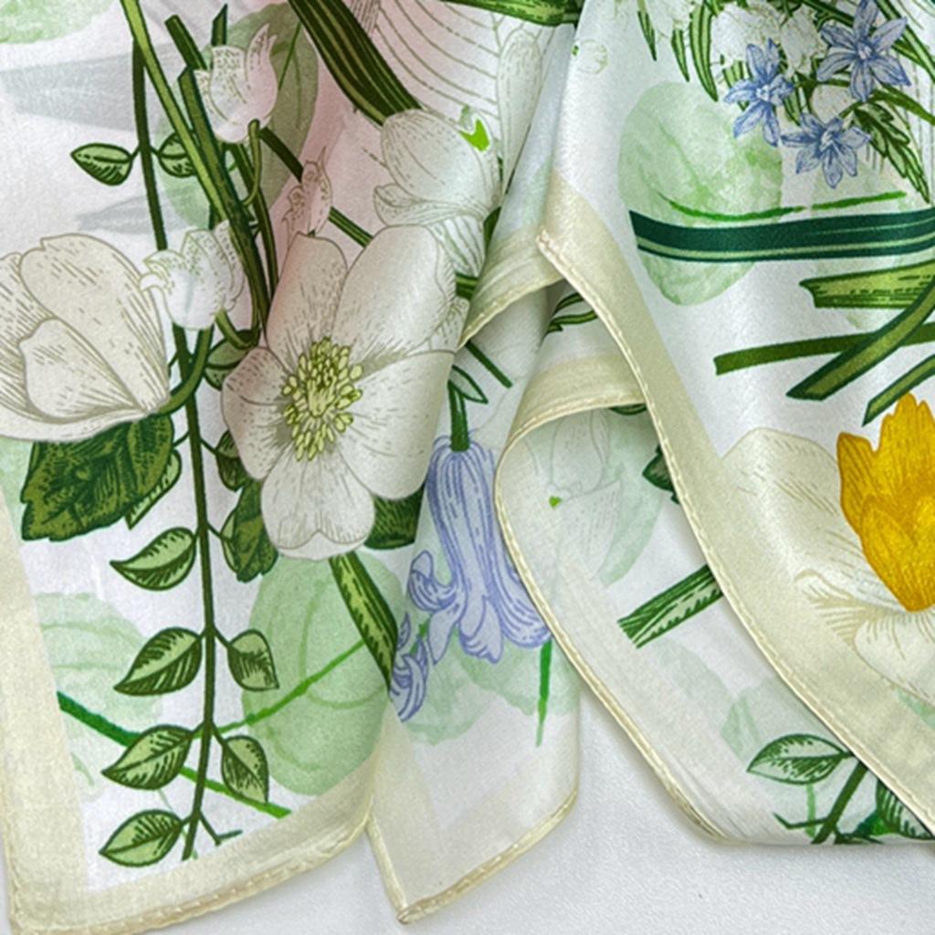 Spring And Summer Silk Chinese Square Scarves Go Out To The Street With Mulberry Silk Silk Scarves With Fresh Green Silk Scarves And Shawls.