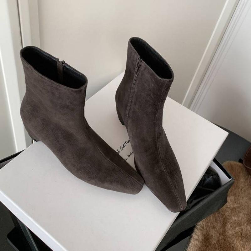 Autumn and winter pointed low boots leather large size women's boots European and American women's leather boots new middle heel rubber sole Mart