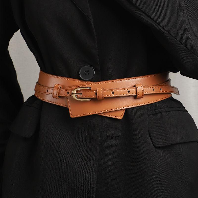 Women's Black Leather Two-Way Belt: High-End, Fashionable Dress Accessory with Wide Waist Seal and Suit Jacket Pairing.