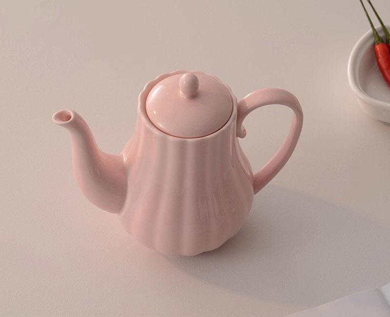 

Solid Color Ceramic Oil Can Japanese Style 2025 New Household 330ml Simple Kitchen Utensils with Lid Aesthetic Handle Oil Jar рожевий