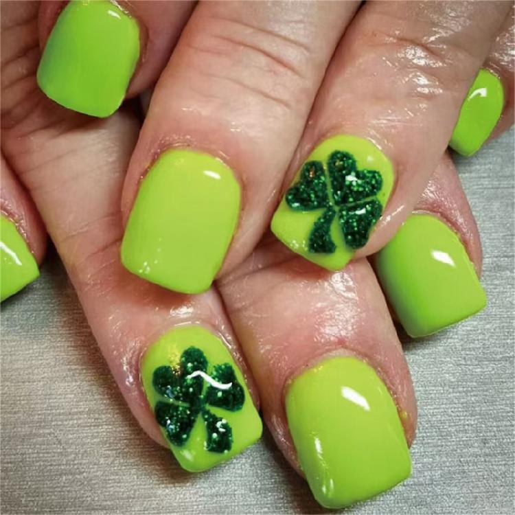 24x Glittreing Stick on Nail Saint Patricks Day Press On Nail Clovers Full Cover False Nail Manicures Supplies