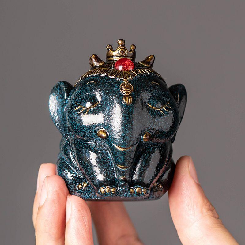 Resin Small Elephant Tea Pet Ornaments High Temperature Discoloration Tea Set Accessories Tea Table and Tray 6.5x6x7cm