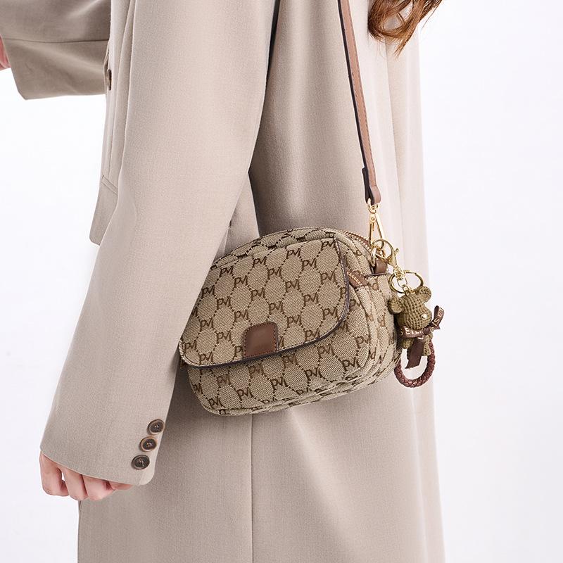 Crossbody bag 2025 popular versatile shoulder bag light luxury high-end niche design small satchel simple