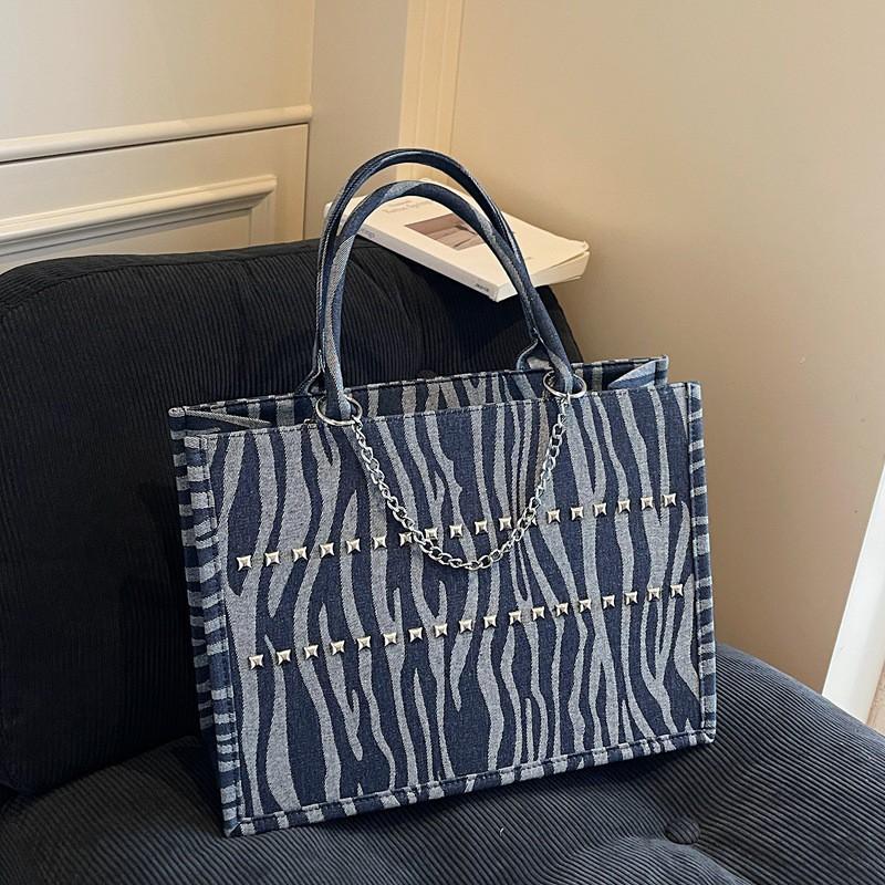

Niche High-end High-capacity Tote Bag Women Fashionable Zebra Rivet Punk Casual Portable
