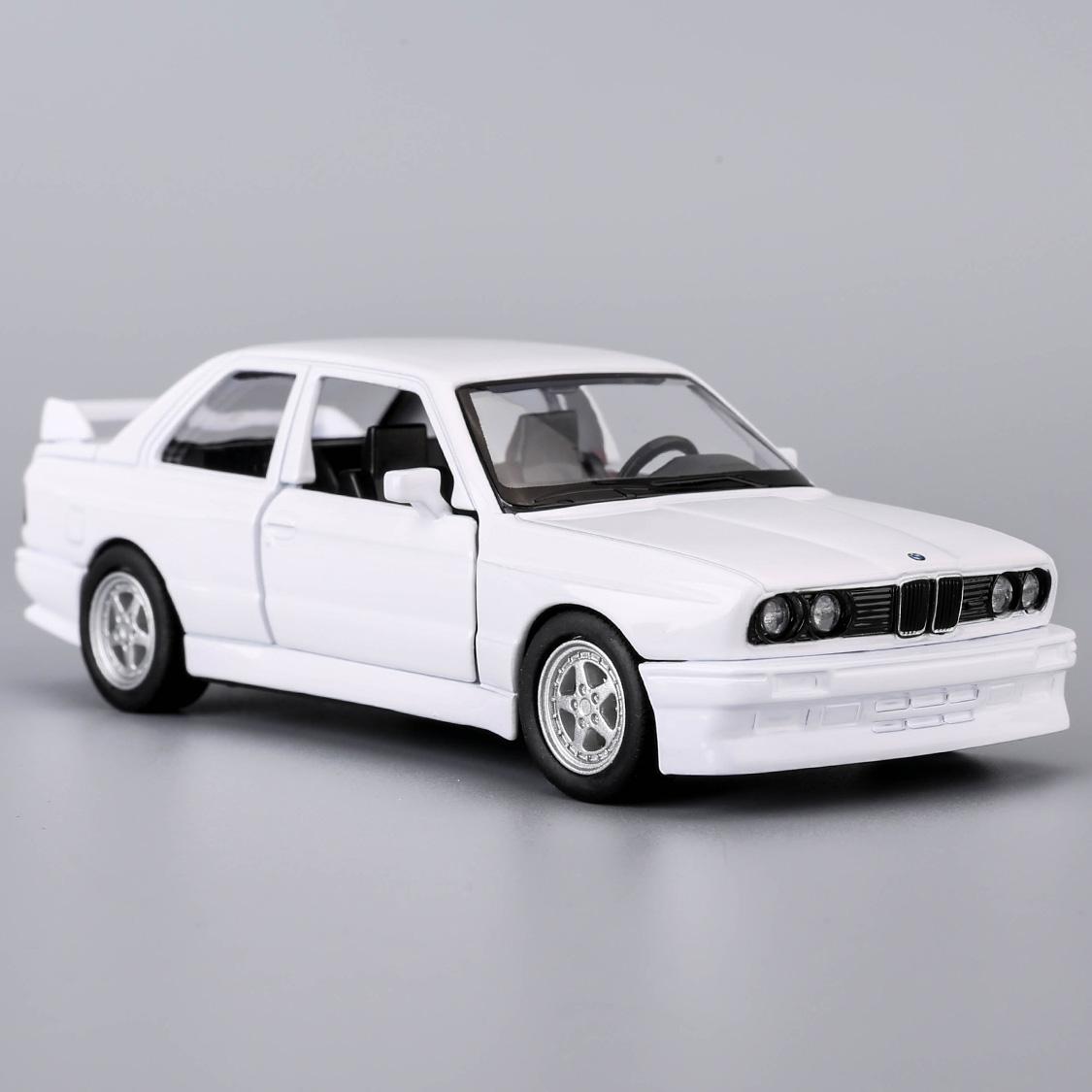 

RMZCITY 1/36 Scale M3 Car Model, Zinc Alloy Die-Cast Pull Back Vehicles Kid Toys For Boy Girl Gift белый