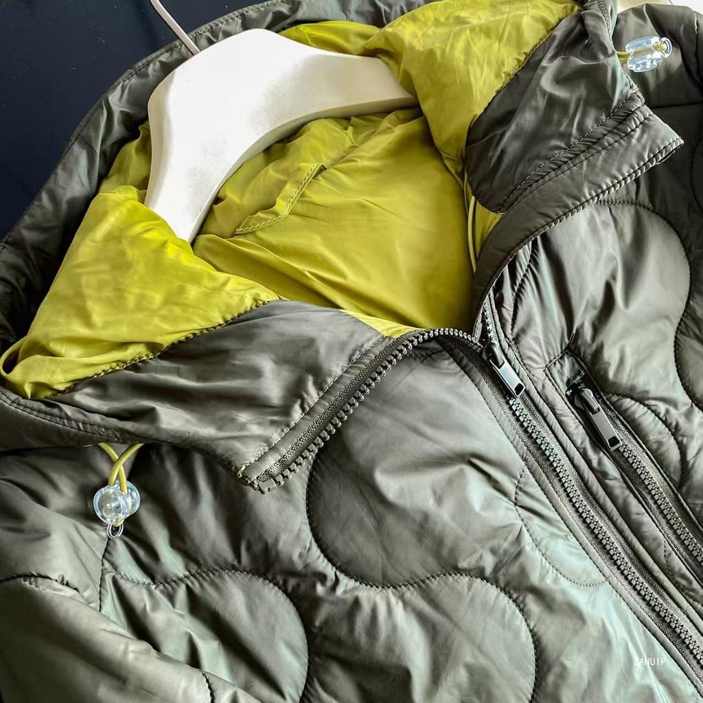 Herbst/Winter 2025: Leichte Baumwolljacke für Damen und Herren in Lila-Gelb mit Farbblock-Design – Bergstil, Stehkragen, lange Ärmel