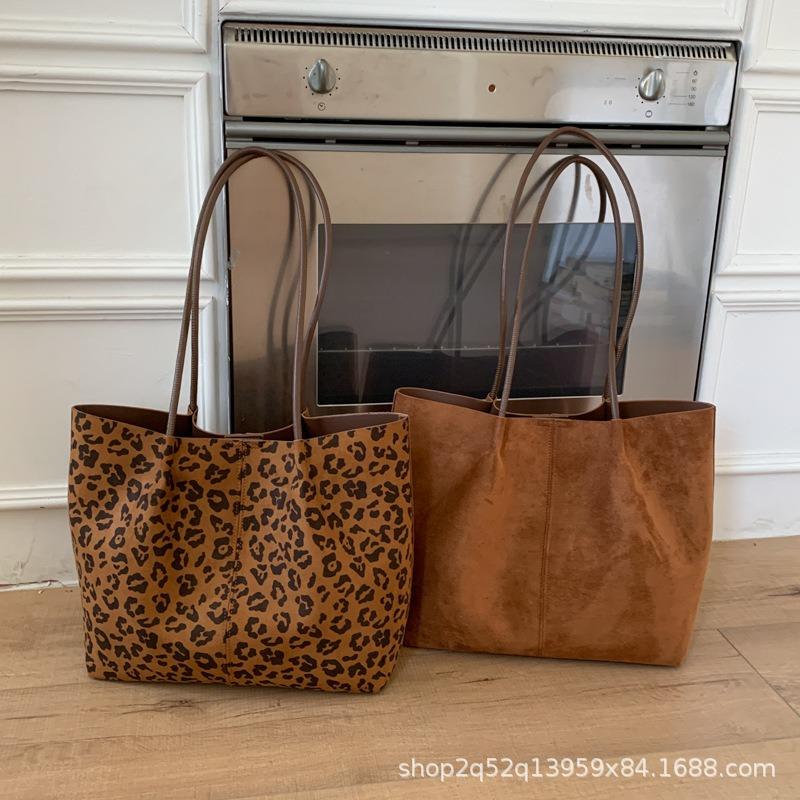 Autumn and winter new suede underarm bag commuting large-capacity tote bag women's simple and versatile shoulder bag