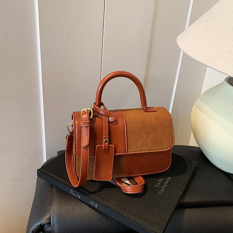 

Сумка осень новая большая вместимость модная маленькая квадратная сумка для поездок на работу простая на плечо сумка-мессенджер женская сумка коричневый