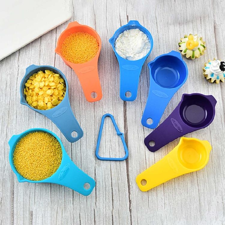 7Pieces Plastic Measuring Cups Measuring Spoons Set Kitchen Measuring Tool Suitable for Baking and Cooking