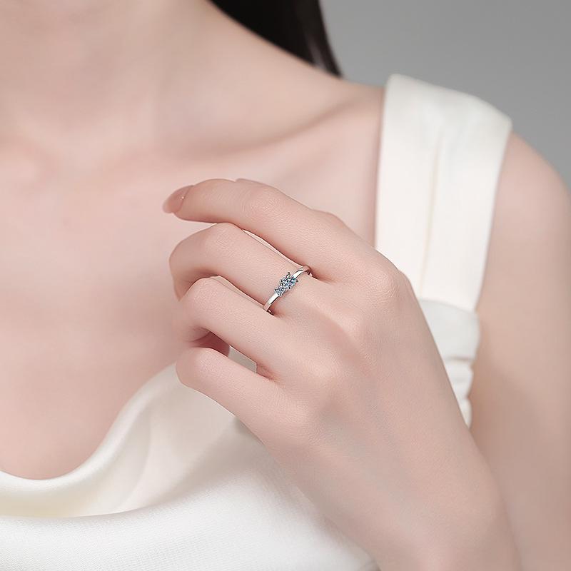 Exquisite S925 Sterling Silver Moissanite Ring for Women - Versatile and Fashionable Everyday Wear