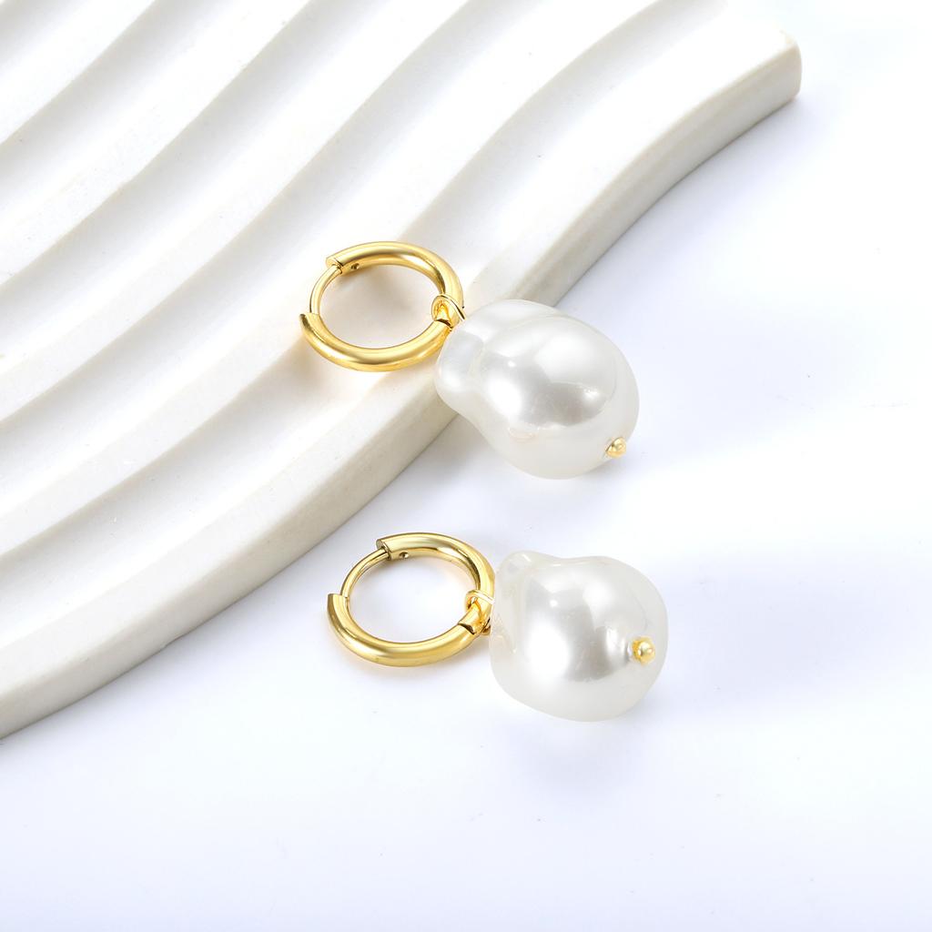 Elegant Baroque White Pearl Earrings Fashionable High-End Pearl Jewelry