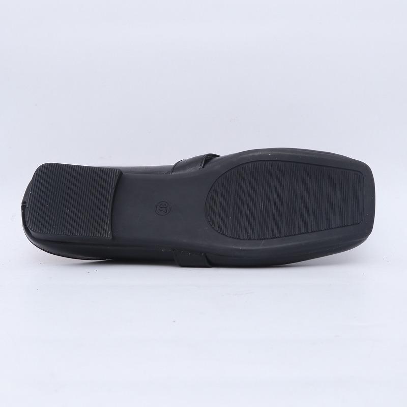 Fashion 2025 Summer Plus Size Women’s Closed Toe Slippers Outdoor Metal Decoration Low Heel Slippers for Fashion Daily Concise Sandals