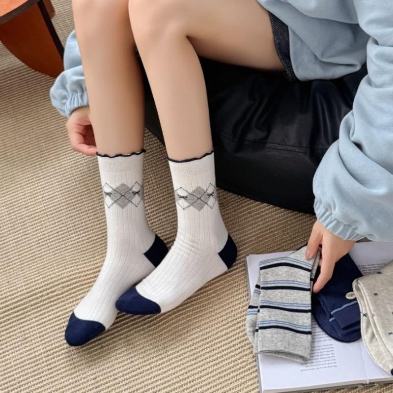 Autumn and Winter Socks for Women, Diamond-shaped Bow Piles of Socks, Versatile and Trendy, School-style Striped for Women