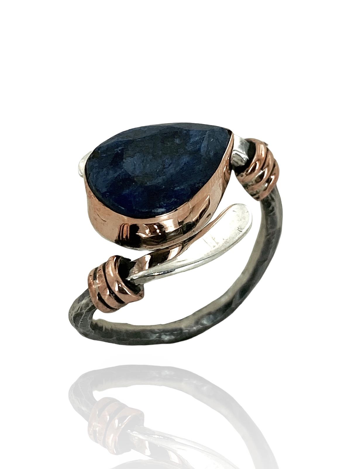 

Аутентичное кольцо ручной работы из серебра 925 пробы с натуральным сапфиром