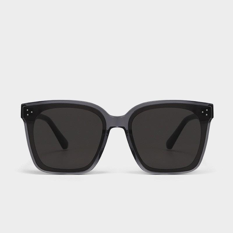 gm New board d17Oversized black frame sunglasses, popular among influencers M Star-style sunglasses with department store quality