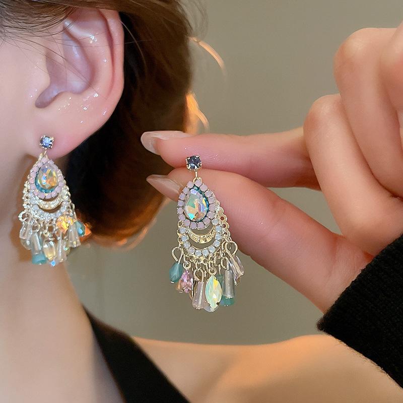 Europäischer und amerikanischer ethnischer Stil, mit Diamanten besetzte Wassertropfen-Quasten-Ohrringe, Steckerohrringe, Damenohrringe, Design-Sinn Nische
