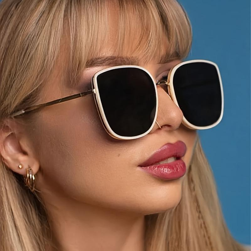Trendy Women's Fashion GlassesStylish Oversized Rectangular Frame Dark Lenses for Sun Protection
