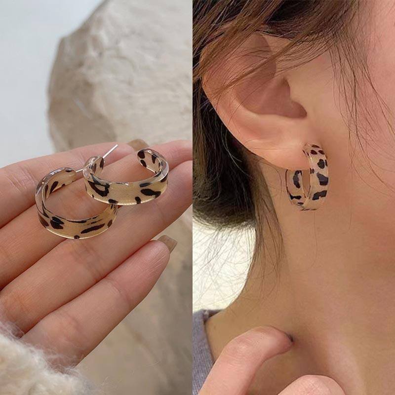 Acrylic C shaped Earrings for Women Retro Stud Earrings Jewelry Accessories