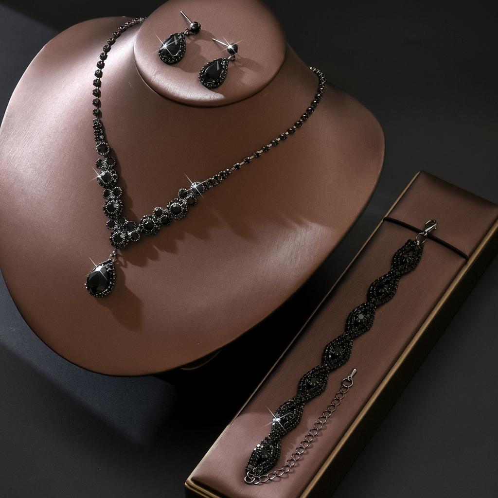Bridal Suit, Wedding Dress, Water Drop Zircon Necklace, Bracelet, Earrings, Bracelet, Three-Piece Jewelry.