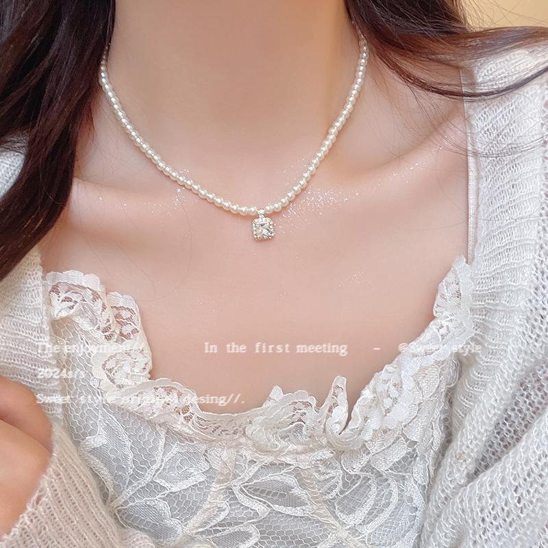 Light Luxury Niche High-end Pearl Necklace Women's Fashion Versatile Temperament Titanium Steel Clavicle Chain Internet Celebrity Necklace