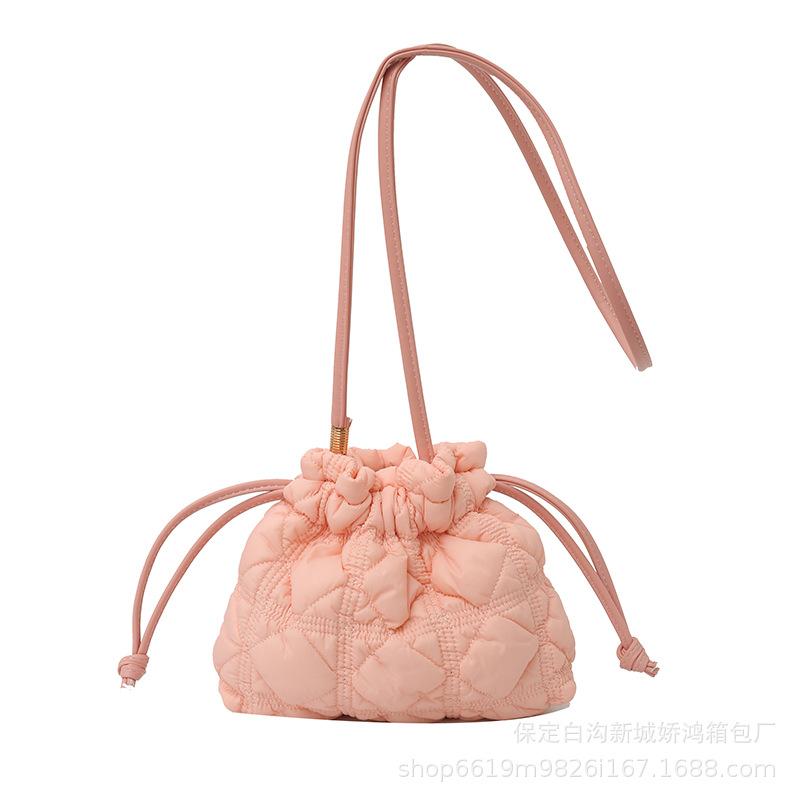 Einfache Rhombus-Kordelzug-Bündel, gefaltete Beuteltasche, Damen-Nylon-Wolke, Umhängetasche mit einer Schulter, leichte Knödeltasche