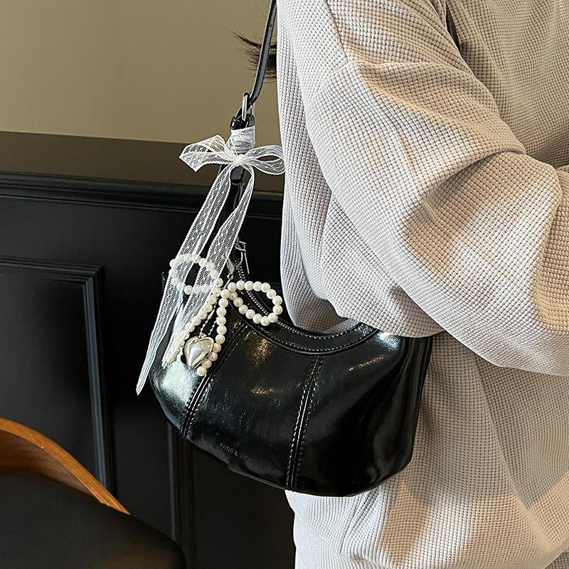 Popular Wholesale Fashion Simple Oil Wax Skin Niche Solid Color Dumpling Bag Temperament Commuting To Work Versatile Messenger Women's Bag
