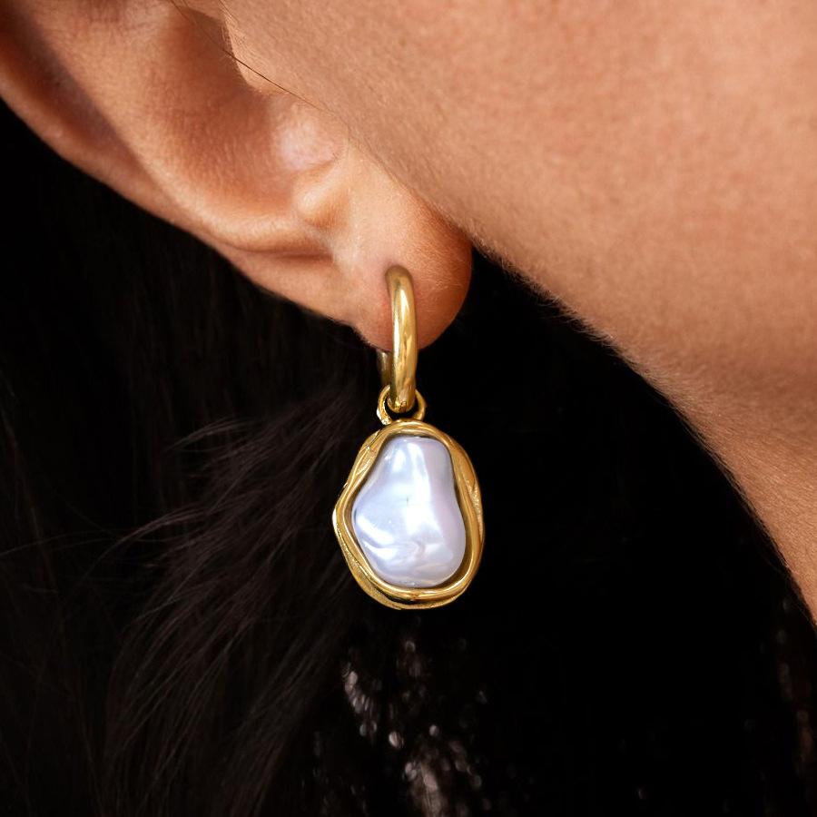 European and American stainless steel imitation baroque pearl earrings titanium steel non-fading ear buckles