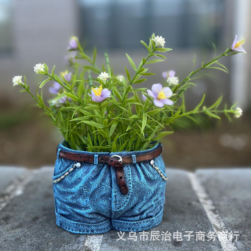 Creative denim shorts flower pot, unique resin statue, suitable for home balcony decoration garden garden ornament
