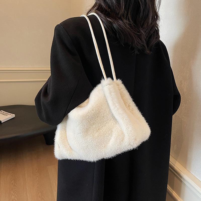 New Plush Bucket Bag for Autumn and Winter, Women's High-end Texture Niche Design Commuter Handbag